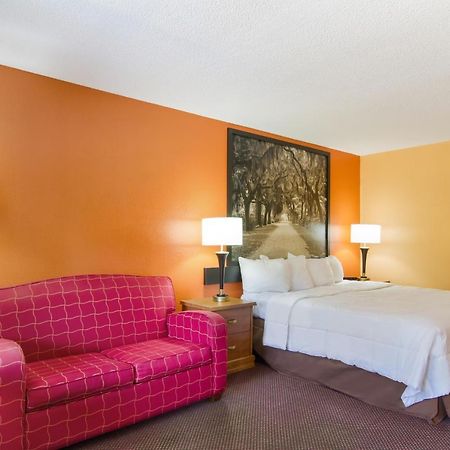 Americas Best Value Inn Darien Exteriör bild